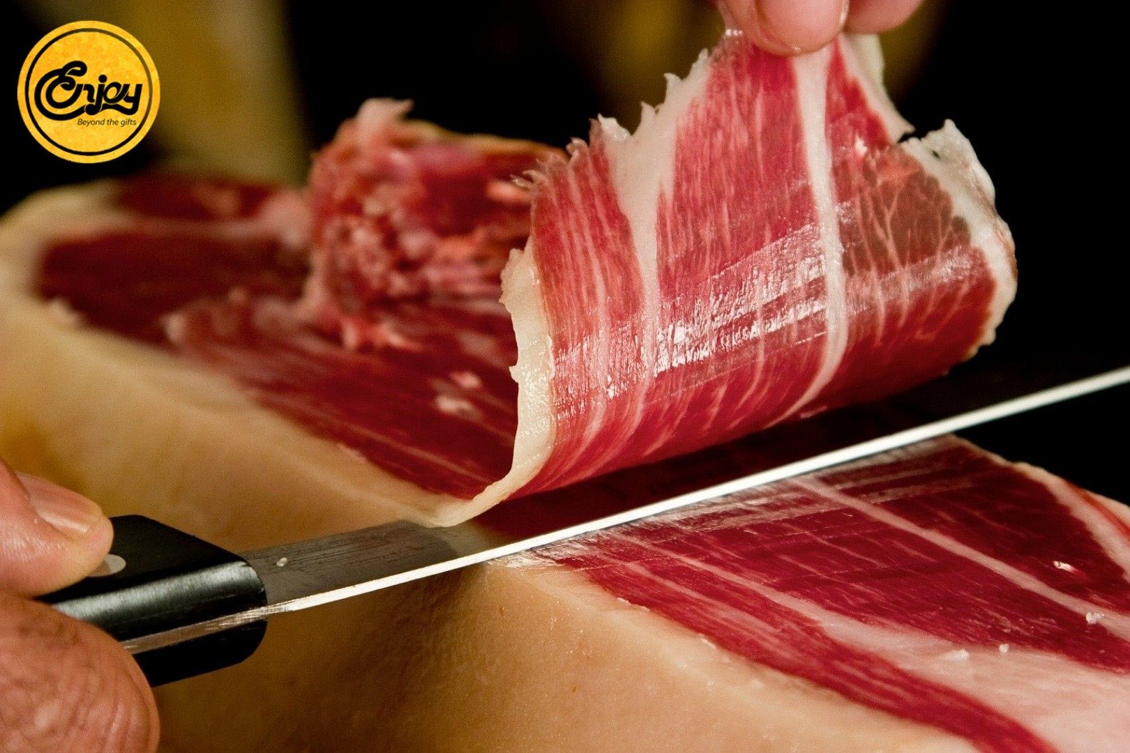 Cắt thịt heo Iberico là một nghệ thuật