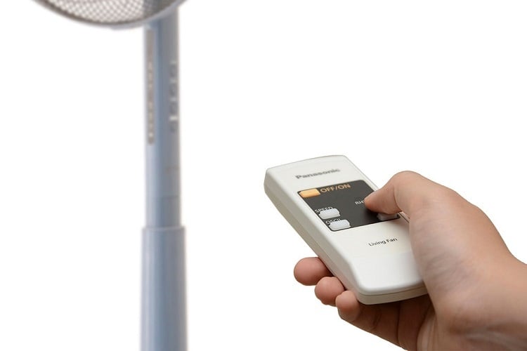 Quạt cây Panasonic F-409KB - Xanh - Có điều khiển