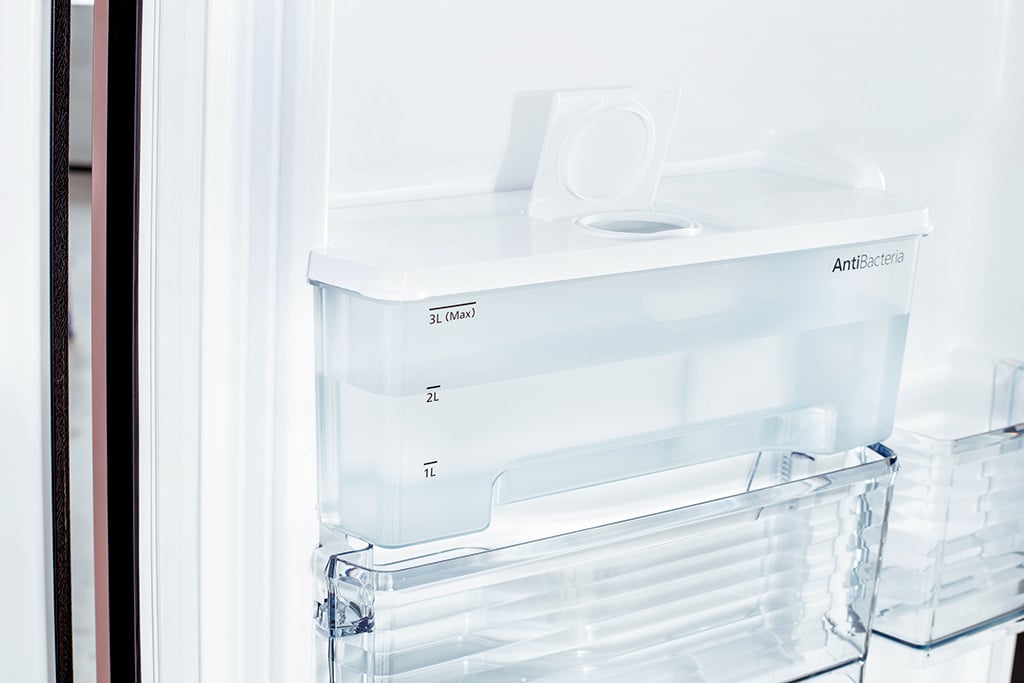 Tủ lạnh Panasonic Inverter 322 lít NR-BC360WKVN