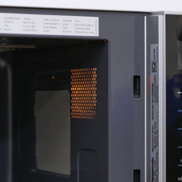 Lò vi sóng Panasonic NN-GT35HMYUE 23 lít