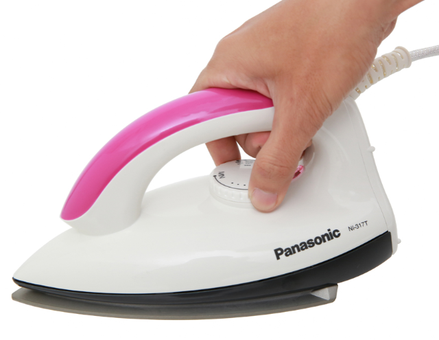Bàn là khô Panasonic NI-317TV
