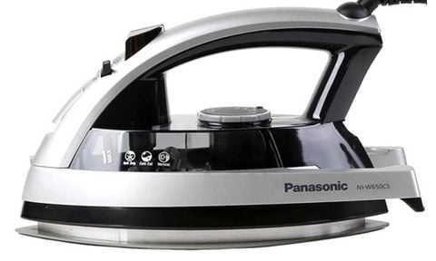 BÀN là PANASONIC NI-W650CSLRA
