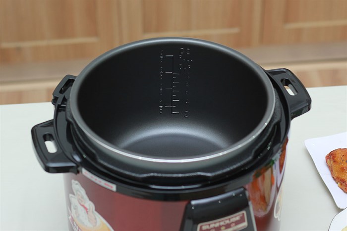 Nồi áp suất điện Sunhouse SHD-1552 5 lít