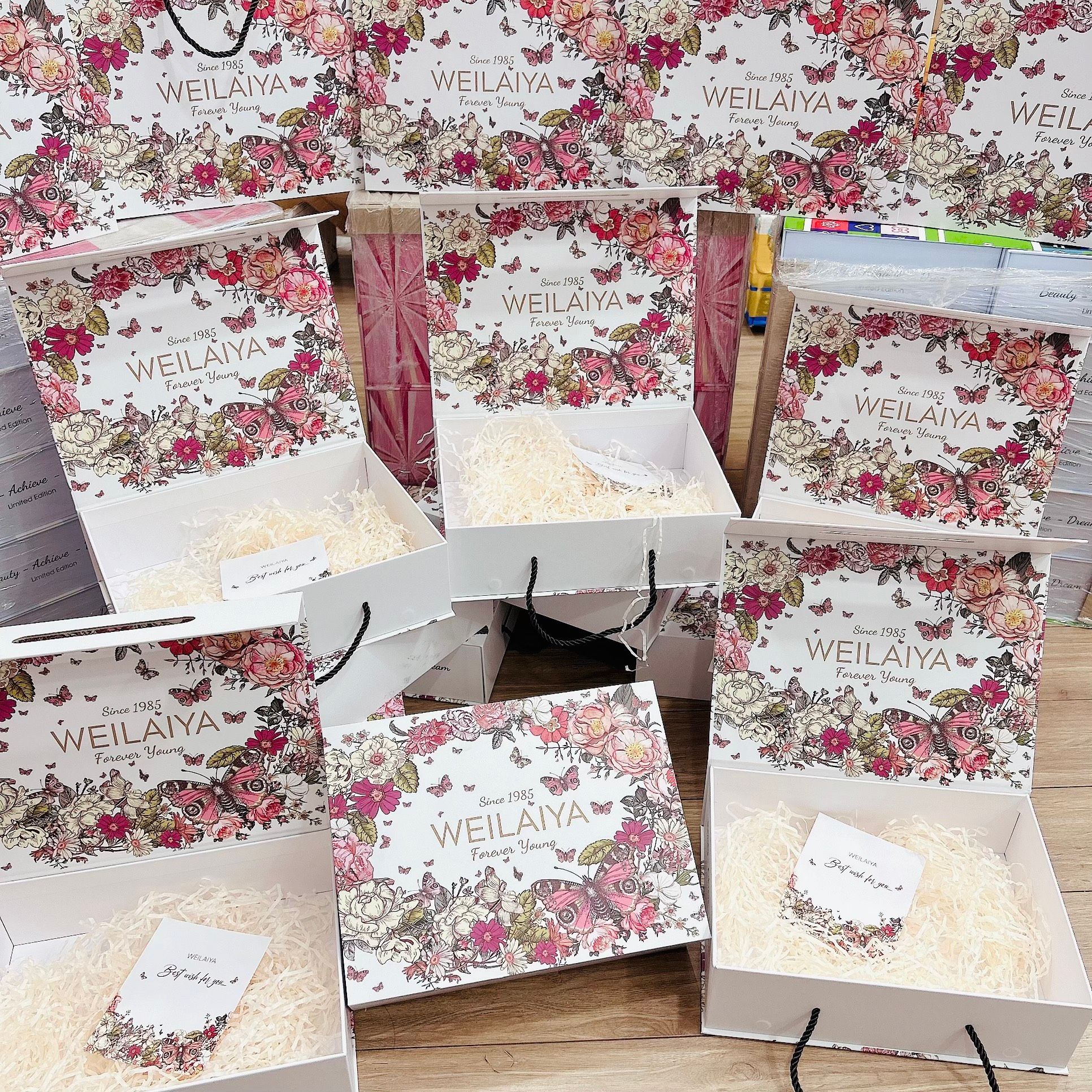  Set hộp quà Hoa 2 mix (sữa tắm Damask + sữa tắm hoa trà) 