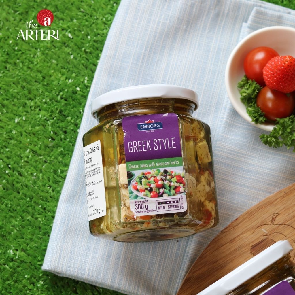 Phô Mai Greek Style với Trái Olive và Thảo Mộc Emborg 300g