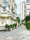 Bán Biệt Thự Góc 2 Mặt Tiền Huỳnh Tấn Phát Quận 7