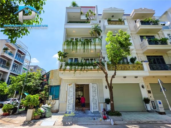 Nhà Hiện Đại Với Không Gian Xanh Mát Đường Số Phường Phú Mỹ Quận 7