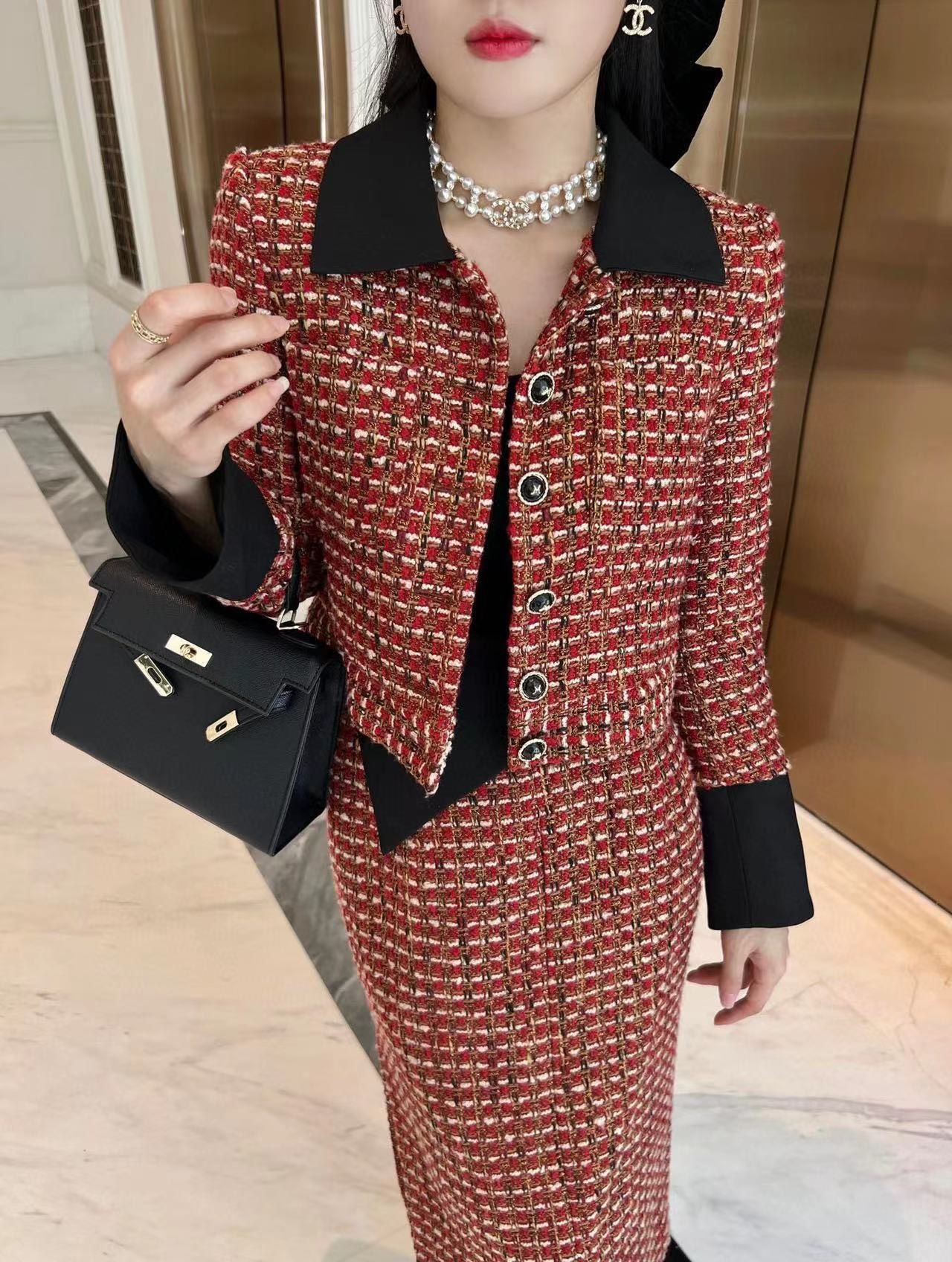 Set Bộ Áo Và Chân Váy Tone Đỏ Dạ Tweed  VADLADY