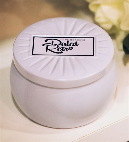 Nến thơm, 120g, hộp, mẫu hộp thiếc hoa văn, hương saffon and sandal wood, Dalat Retro