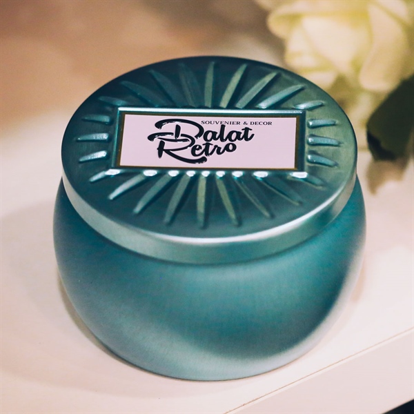 Nến thơm, 120g, hộp, mẫu hộp thiếc hoa văn, hương seasalt breeze, Dalat Retro