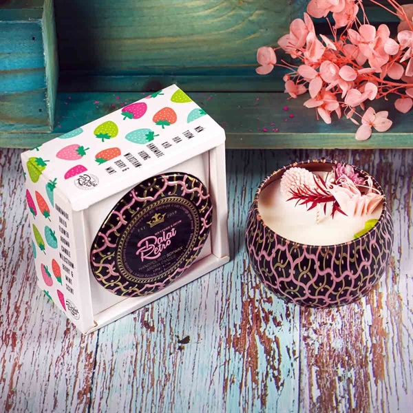 Nến thơm, 120g, hộp, mẫu hộp thiếc hoa văn, hương wild strawberry and mint, Dalat Retro