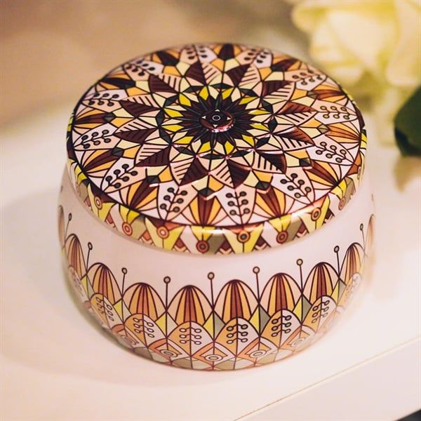 Nến thơm, 120g, hộp, mẫu hộp thiếc hoa văn, hương apple cider, Dalat Retro