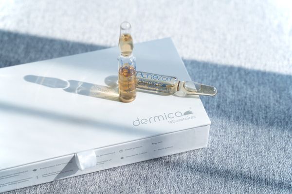 Tinh chất Trị Mụn Mờ Thâm Dermica Acnezon Ampoule - 01 Ống