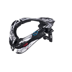 PHỤ KIỆN TRON NECKBRACE SHOCKER BLACK/WHITE