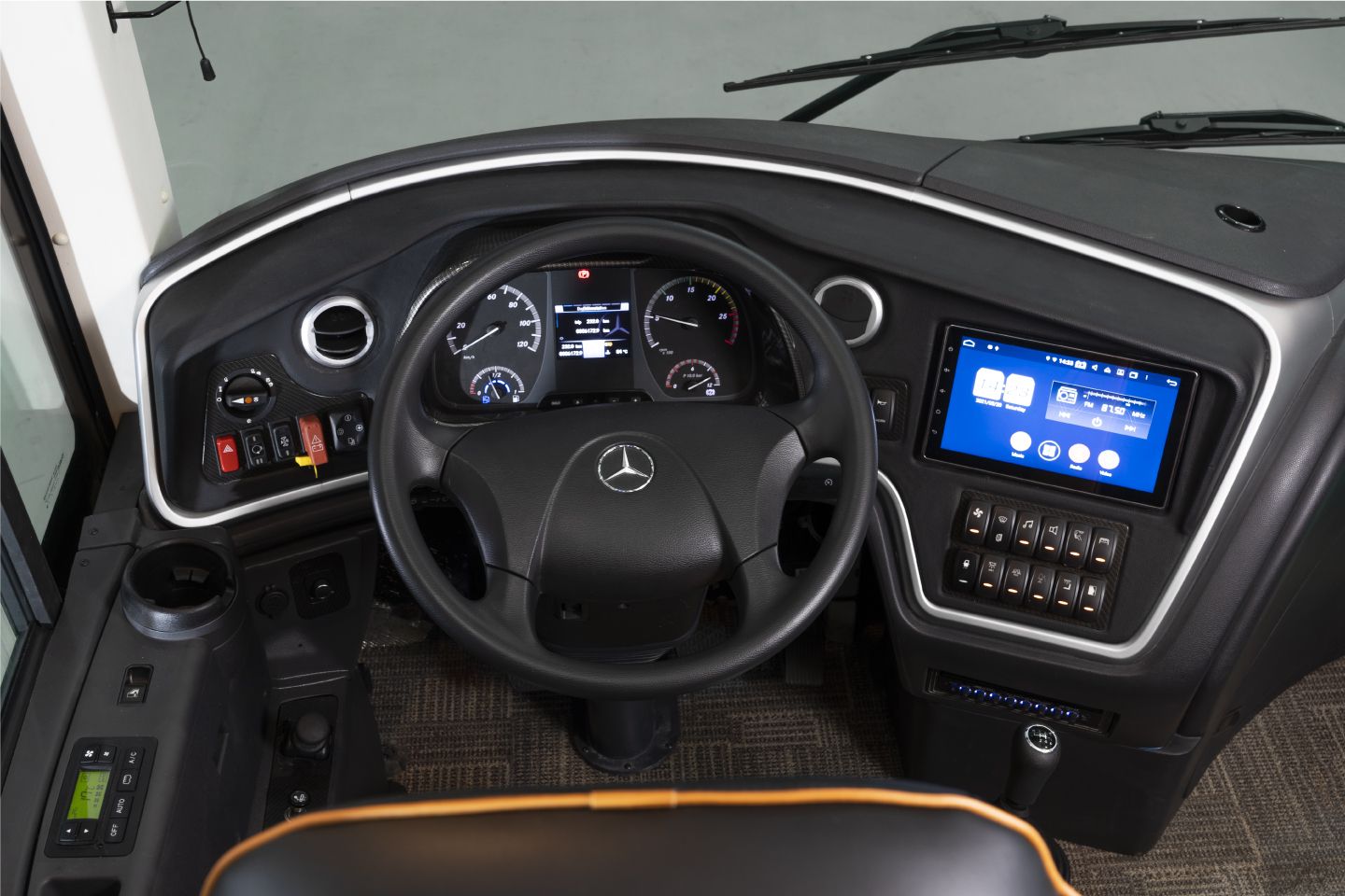  Mercedes Benz Montero S 24 - 47 chỗ 