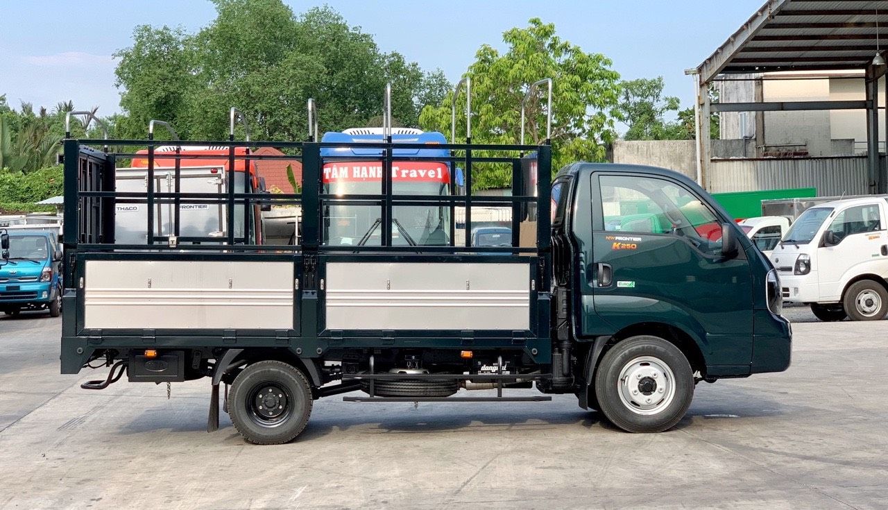  XE TẢI KIA K250 – TẢI TRỌNG 2.49 TẤN – MUI BẠT MỞ 5 BỬNG 
