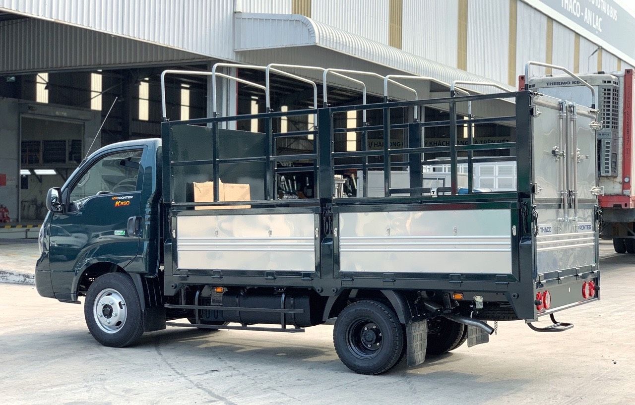  XE TẢI KIA K250 – TẢI TRỌNG 2.49 TẤN – MUI BẠT MỞ 5 BỬNG 