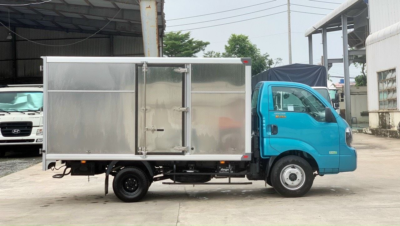  XE TẢI KIA K250 – THÙNG KÍN TẢI TRỌNG 2.49 TẤN – ĐỘNG CƠ HYUNDAI 
