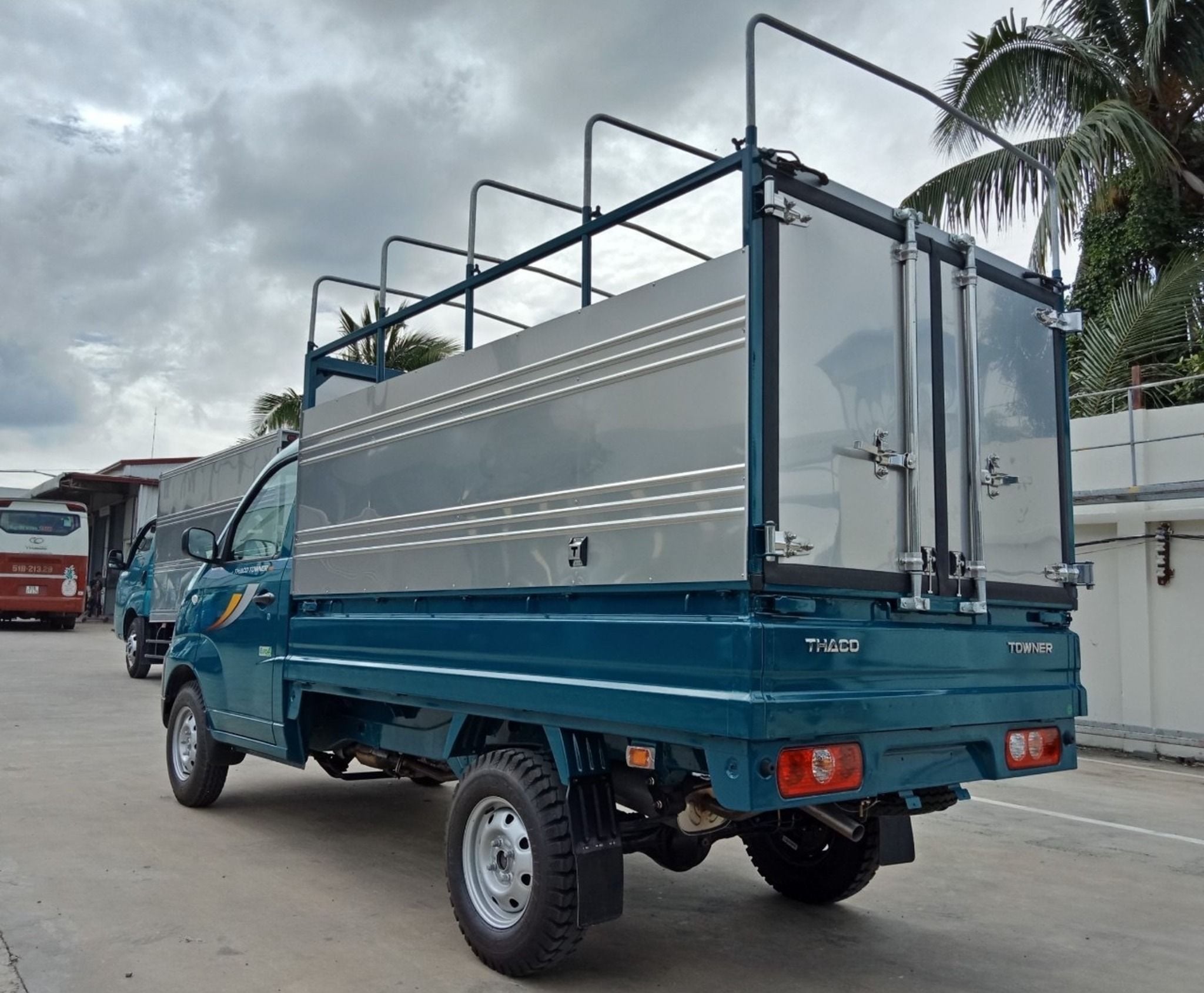  THACO TOWNER 990 | TẢI TRỌNG 900 KG | THÙNG MUI BẠT 