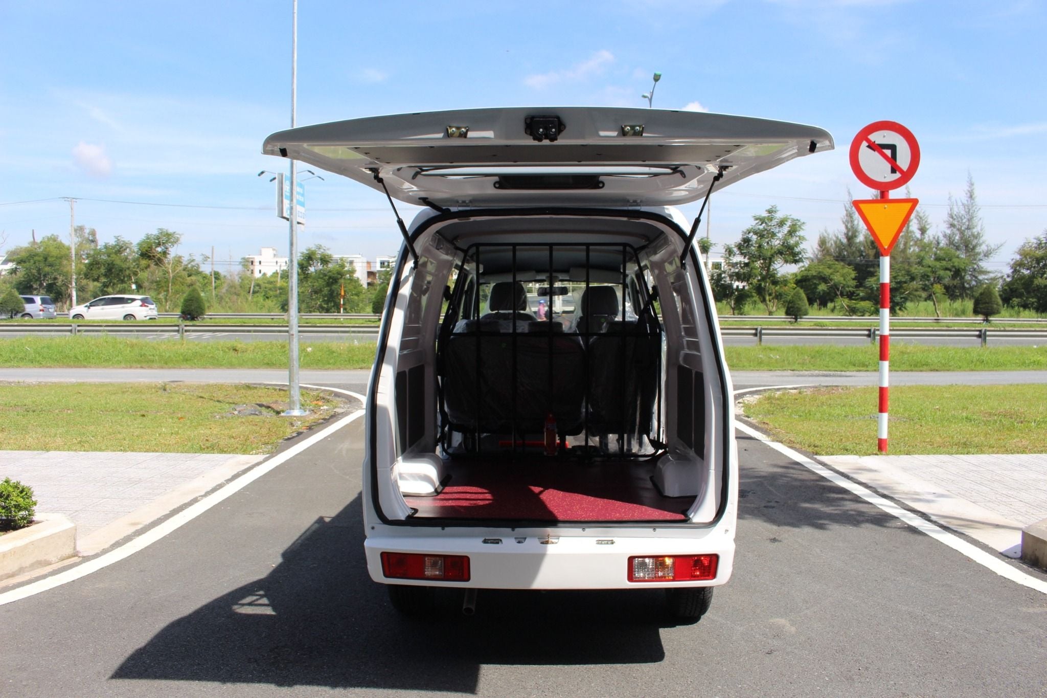  TOWNER VAN 5S - VAN 5 CHỖ NGỒI-745KG XE BÁN TẢI GIÁ RẺ 