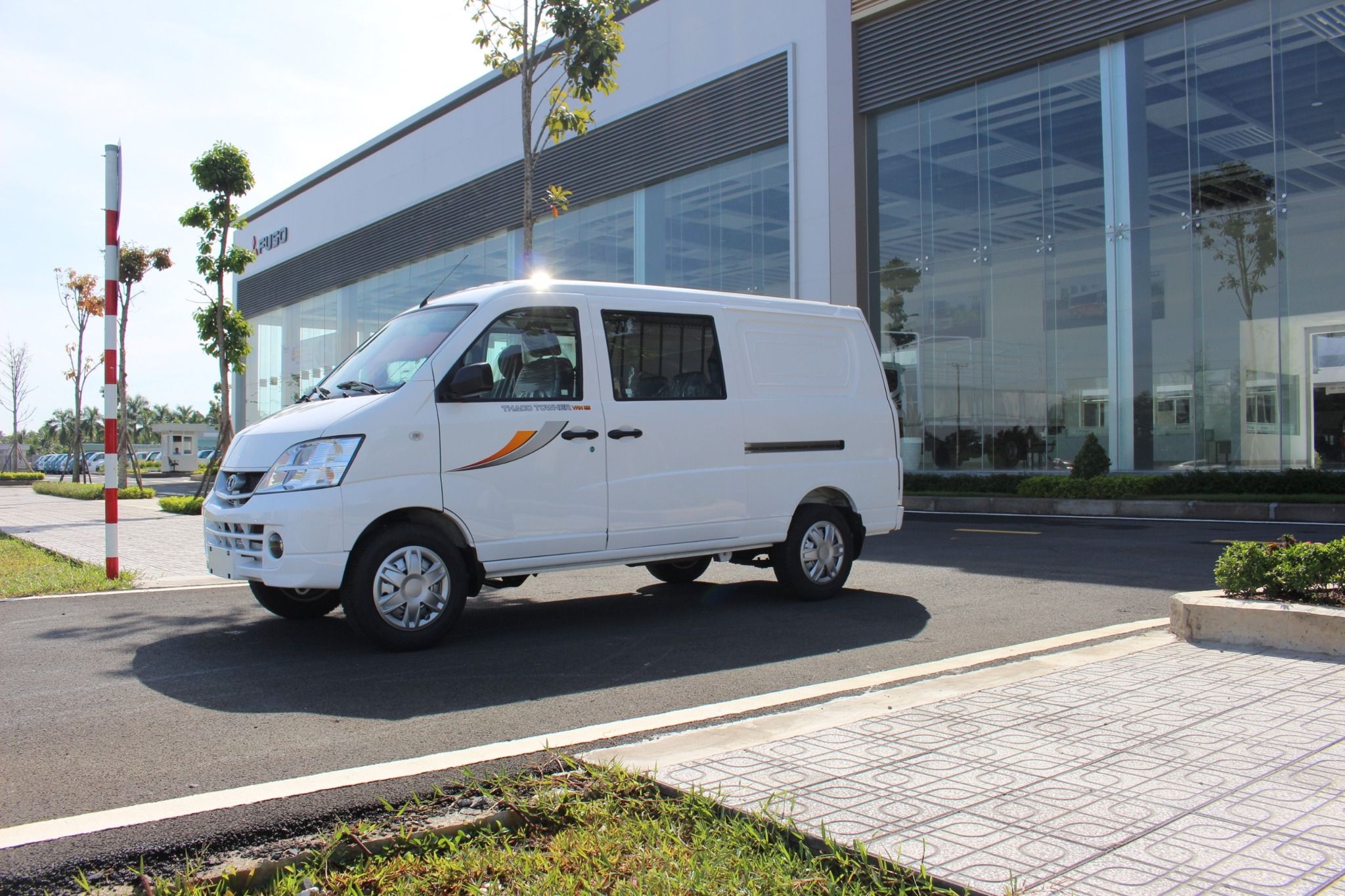  TOWNER VAN 5S - VAN 5 CHỖ NGỒI-745KG XE BÁN TẢI GIÁ RẺ 