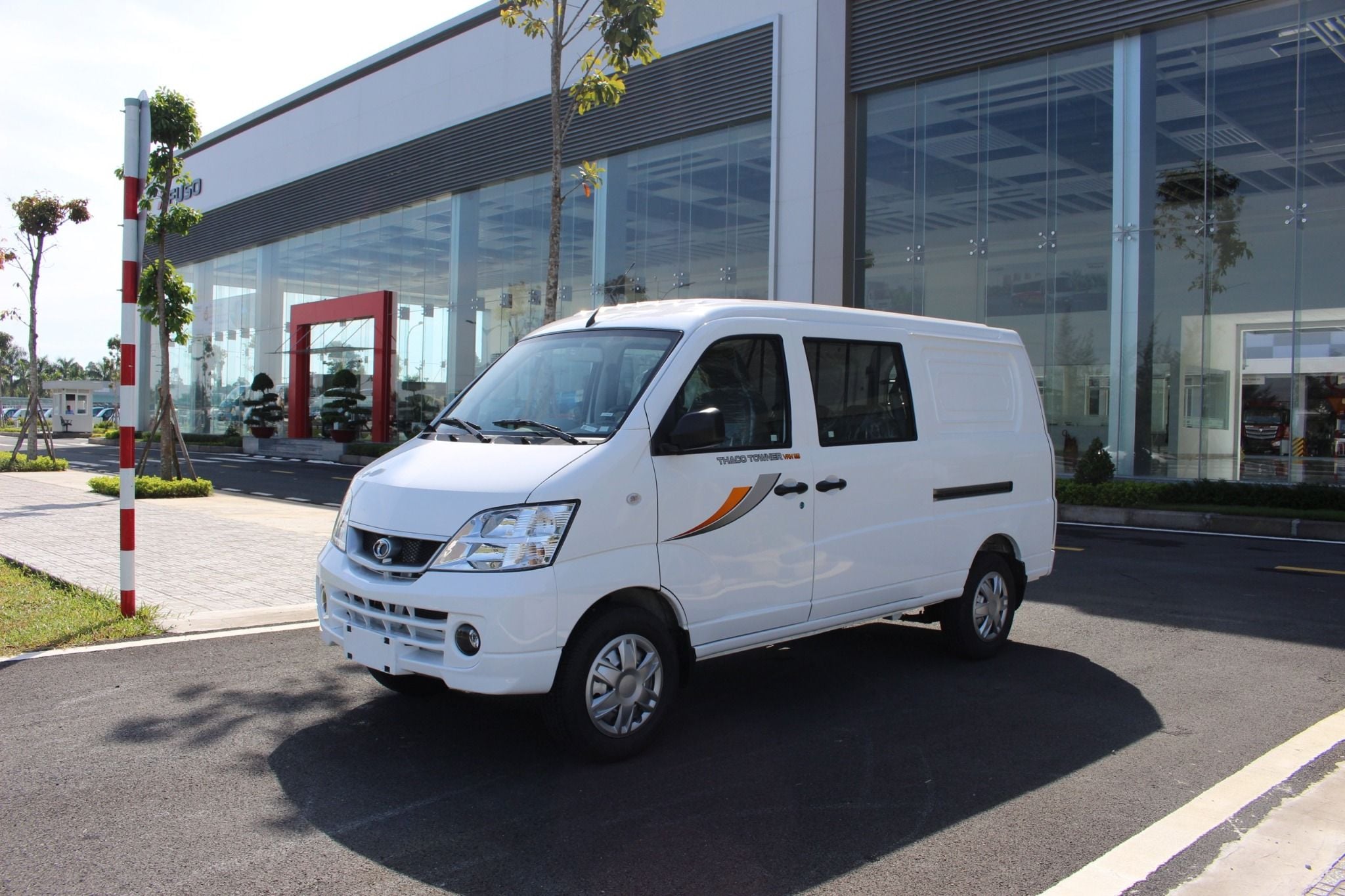  TOWNER VAN 5S - VAN 5 CHỖ NGỒI-745KG XE BÁN TẢI GIÁ RẺ 