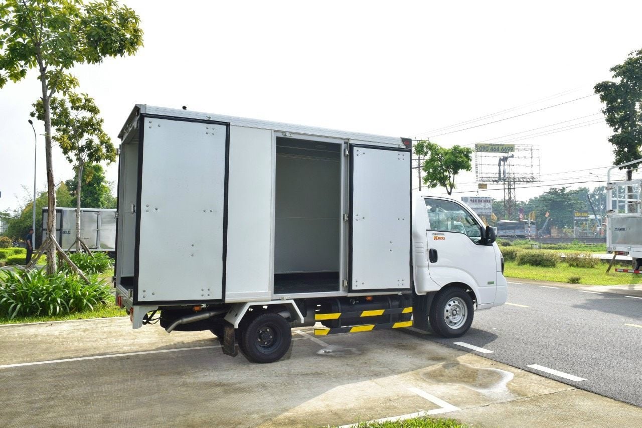  XE TẢI KIA K200 – TẢI TRỌNG 1.9 TẤN – THÙNG BẢO ÔN COMPOSITE 