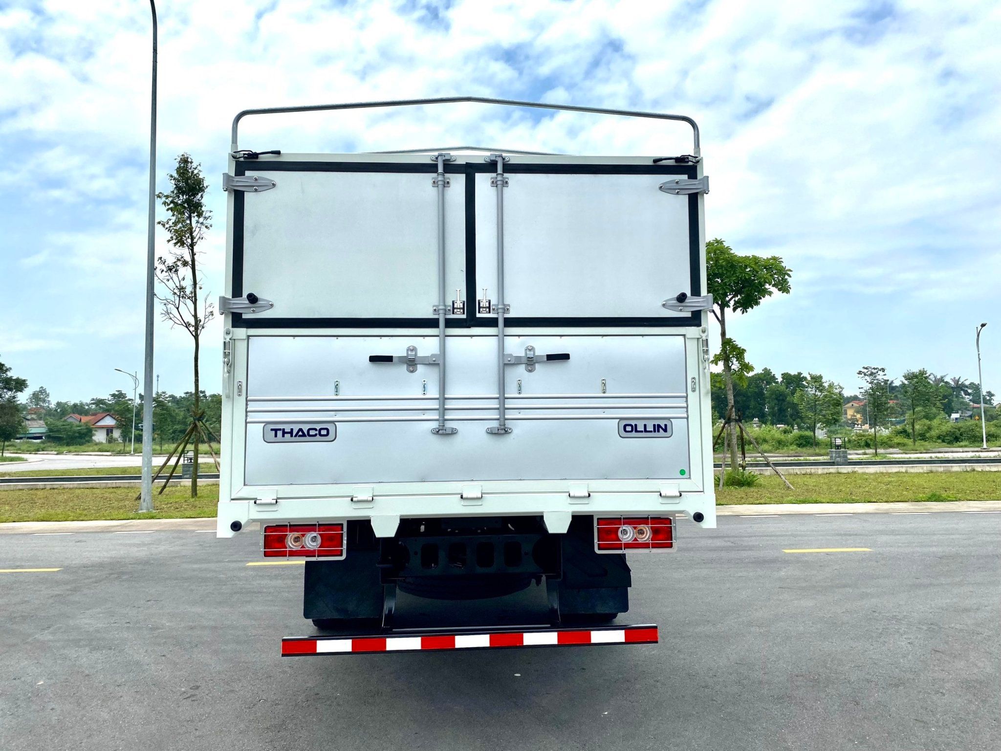  XE TẢI THACO OLLIN S720 6.8 TẤN THÙNG 6M2 MUI BẠT 