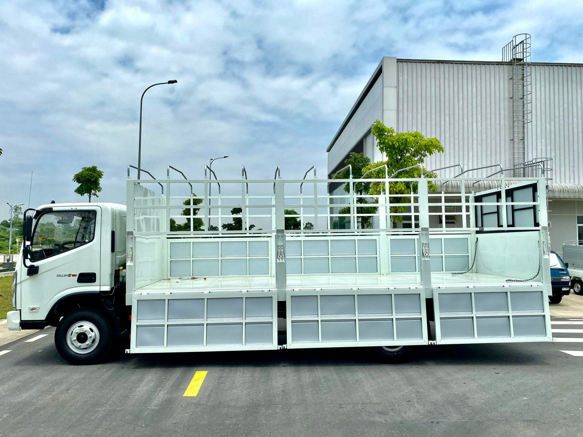  XE TẢI THACO OLLIN S720 6.8 TẤN THÙNG 6M2 MUI BẠT 