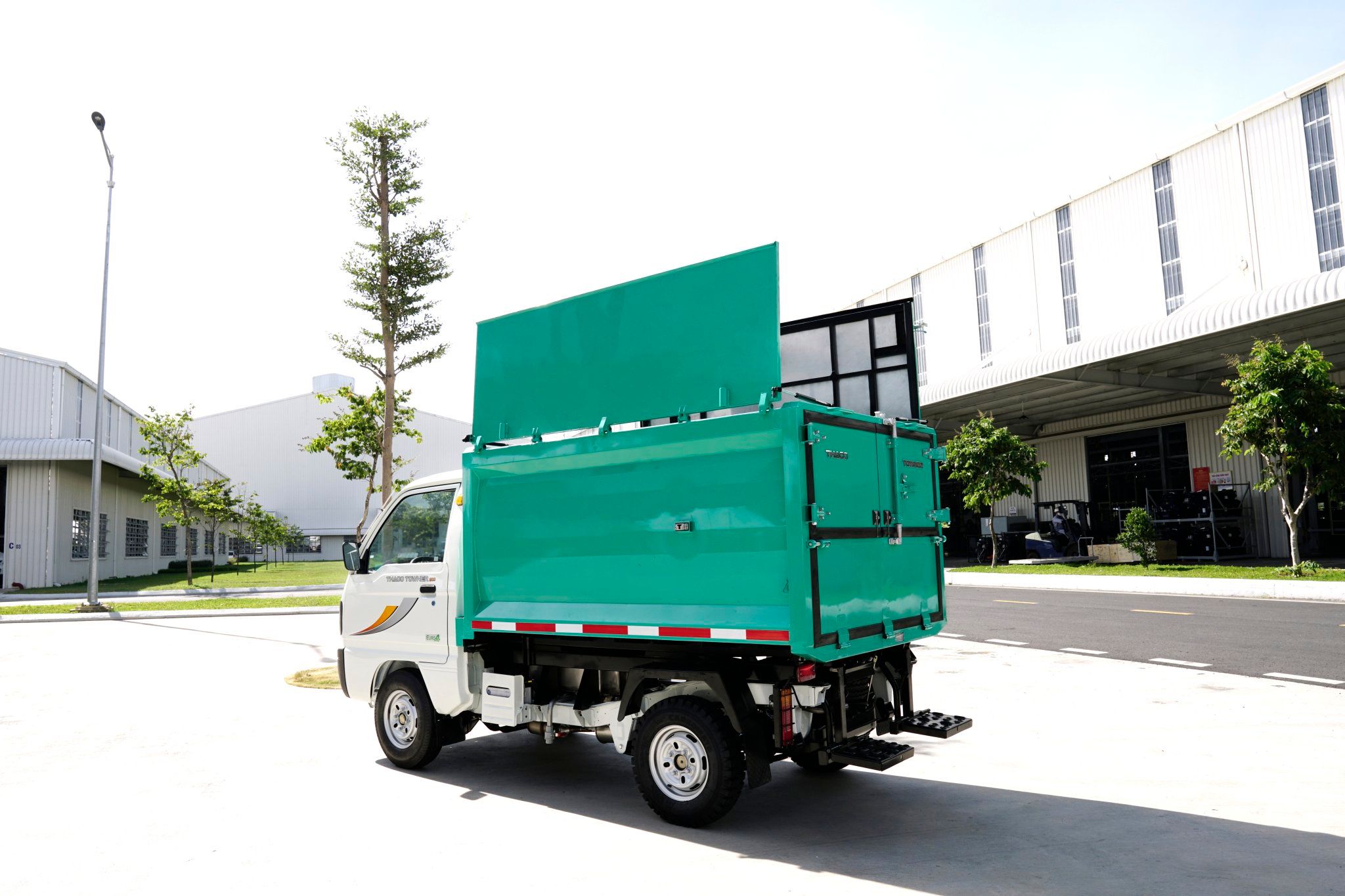  XE CHỞ RÁC - THACO TOWNER 800 