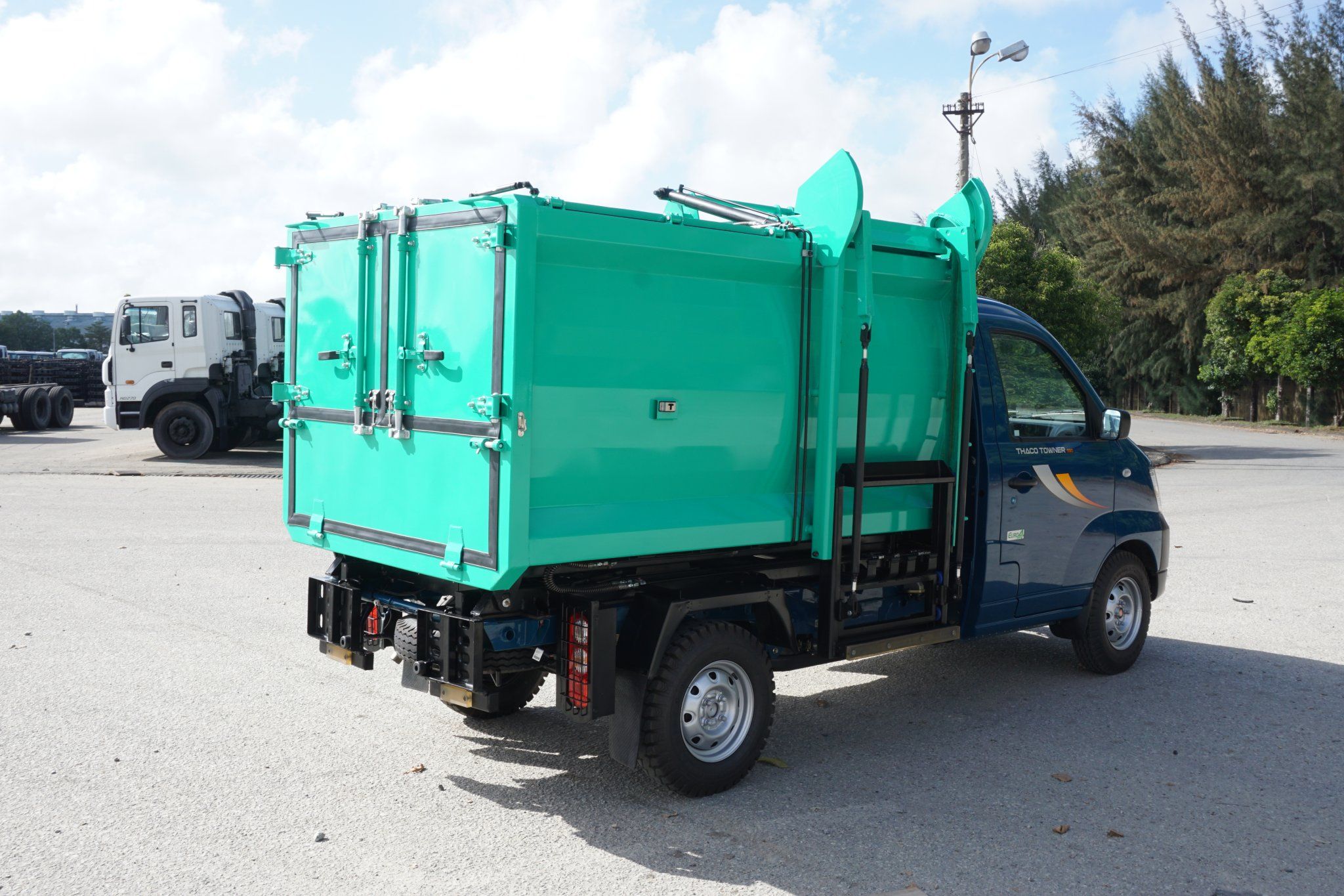  XE CHỞ RÁC - THACO TOWNER 990 NÂNG CẤP 