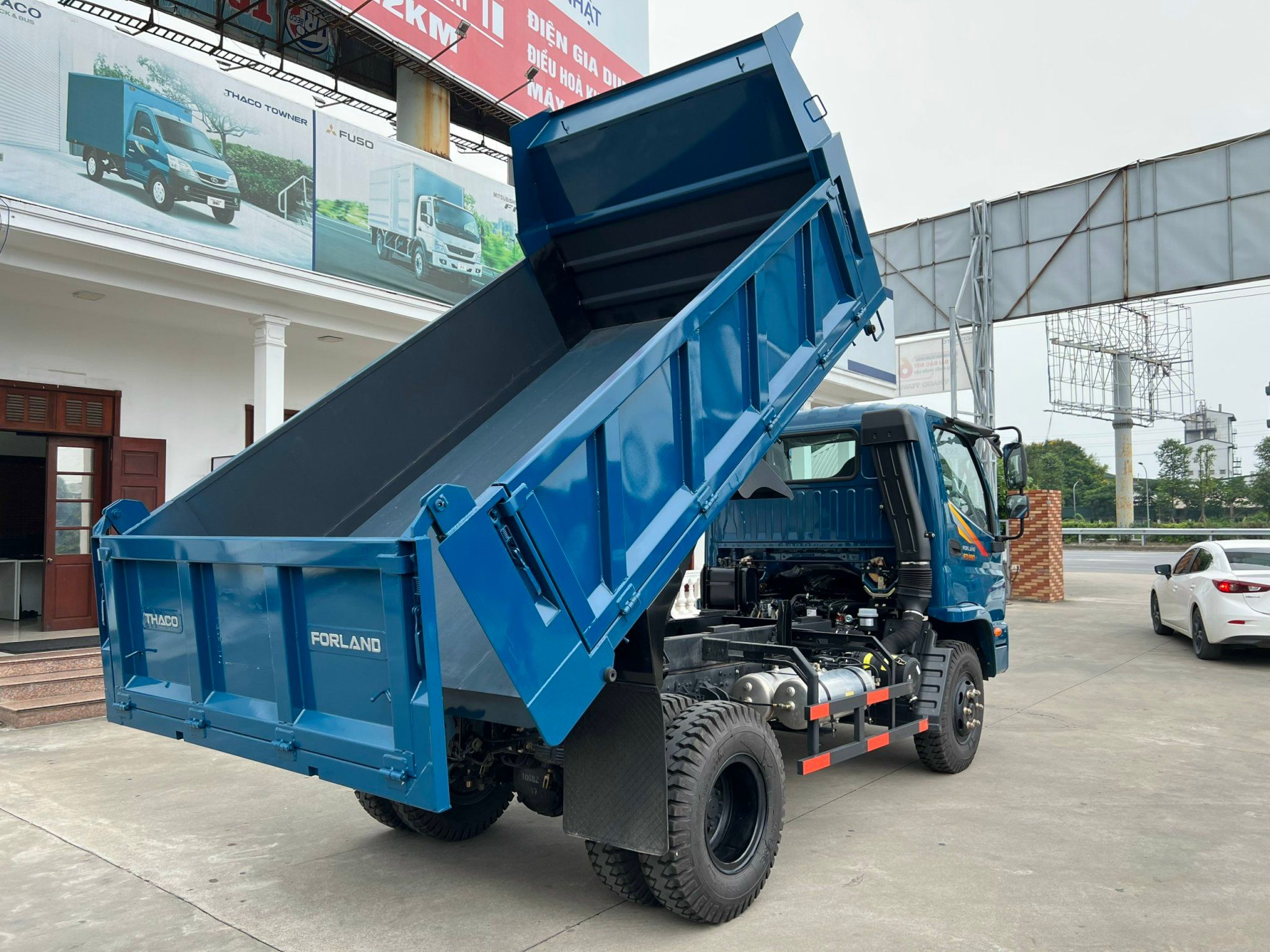  XE BEN THACO FORLAND FD990 - 5 TẤN 