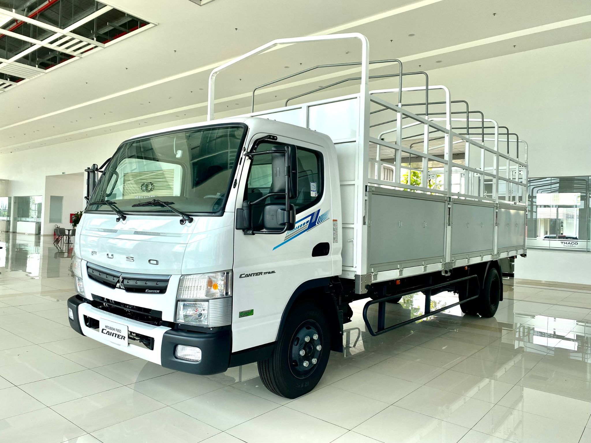  XE TẢI NHẬT BẢN 5 TẤN MITSUBISHI FUSO CANTER TF 8.5L MUI BẠT 