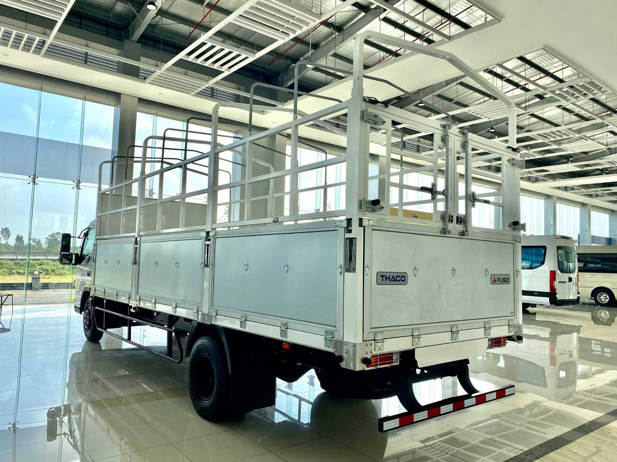  XE TẢI NHẬT BẢN 5 TẤN MITSUBISHI FUSO CANTER TF 8.5L MUI BẠT 