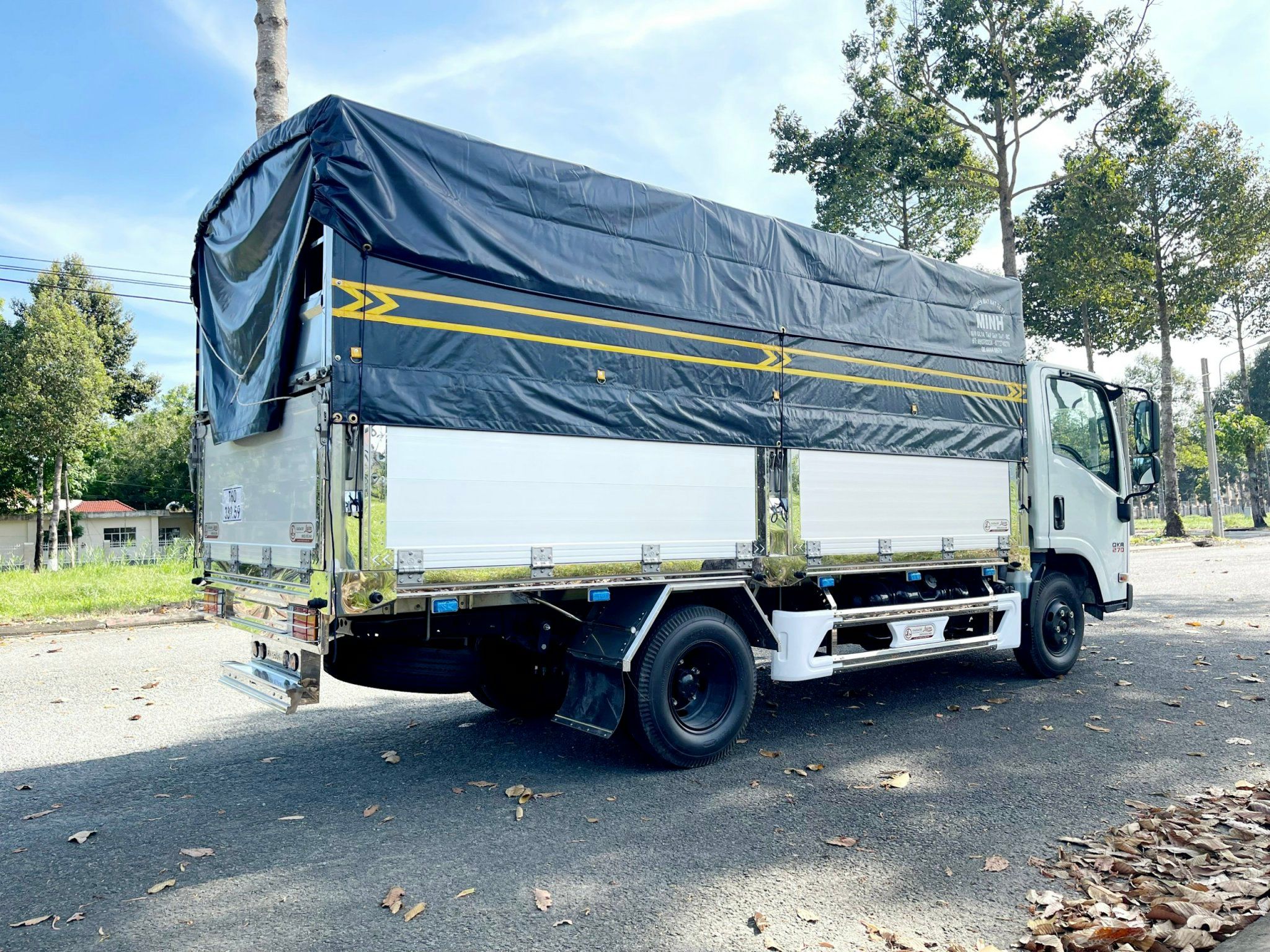  Isuzu QKR 270 Thùng Mui Bạt Bửng Nhôm Đầu Vuông Tải Trọng 2.79 Tấn 