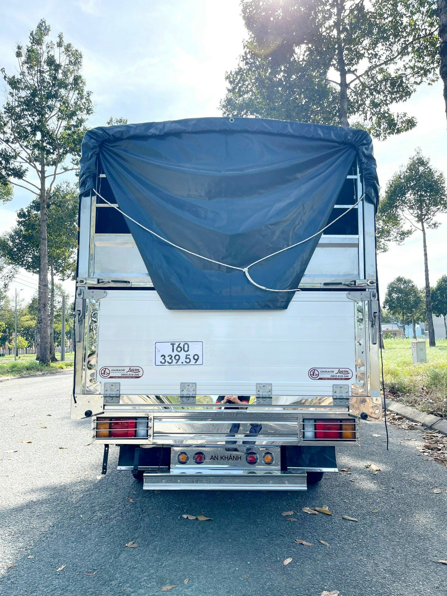  Isuzu QKR 270 Thùng Mui Bạt Bửng Nhôm Đầu Vuông Tải Trọng 2.79 Tấn 