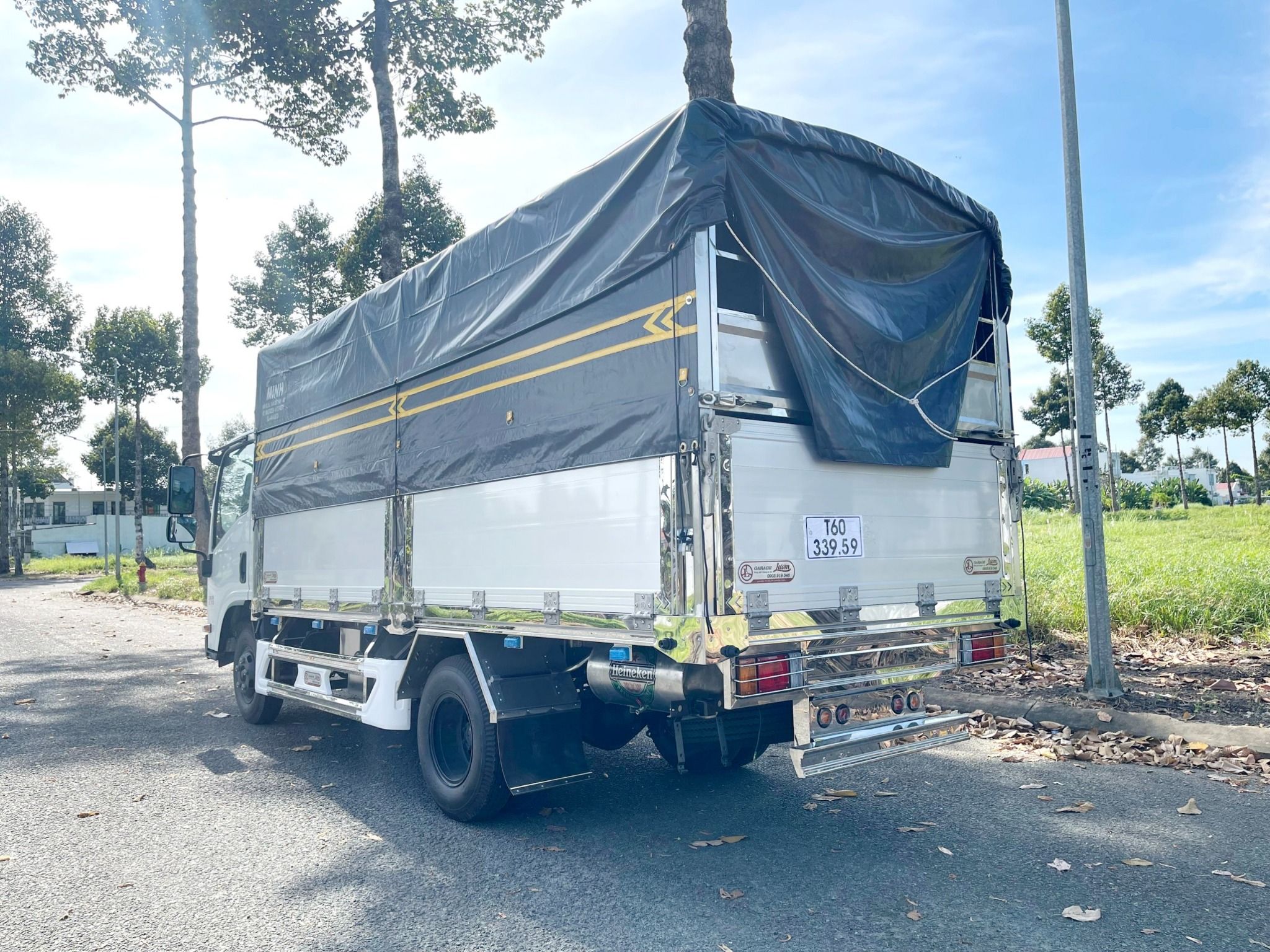  Isuzu QKR 270 Thùng Mui Bạt Bửng Nhôm Đầu Vuông Tải Trọng 2.79 Tấn 