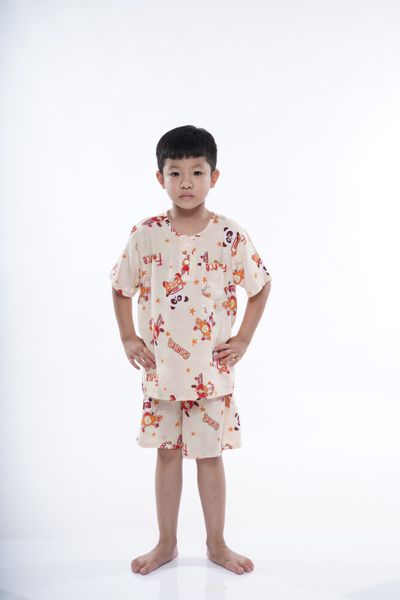 Q33112302 - Đồ bộ mặc nhà bé trai vải lanh quần ngắn áo cổ tròn họa tiết chú gấu dễ thương