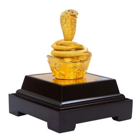 Biểu trưng quý linh Tỵ đồng mạ vàng