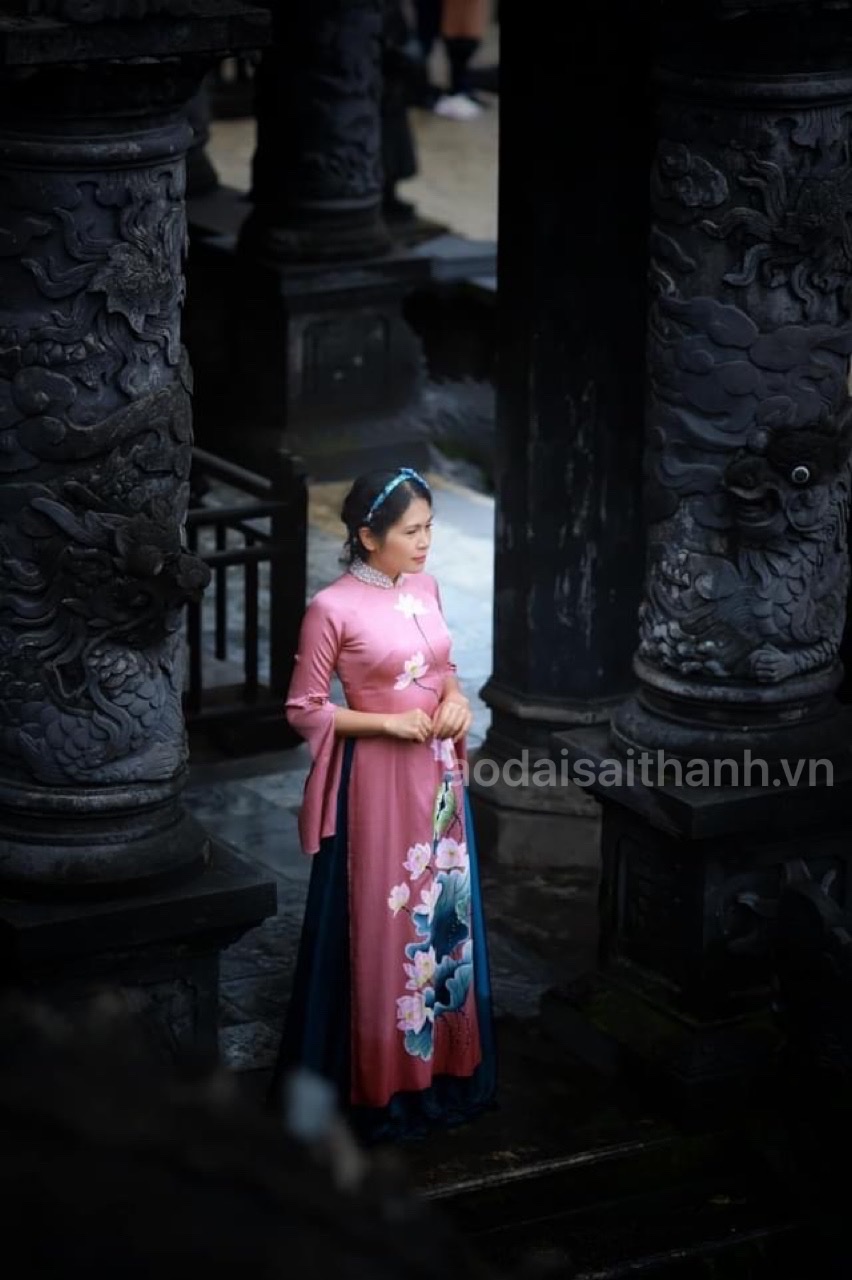 TT0075 Áo dài vẽ hoa sen thủ công