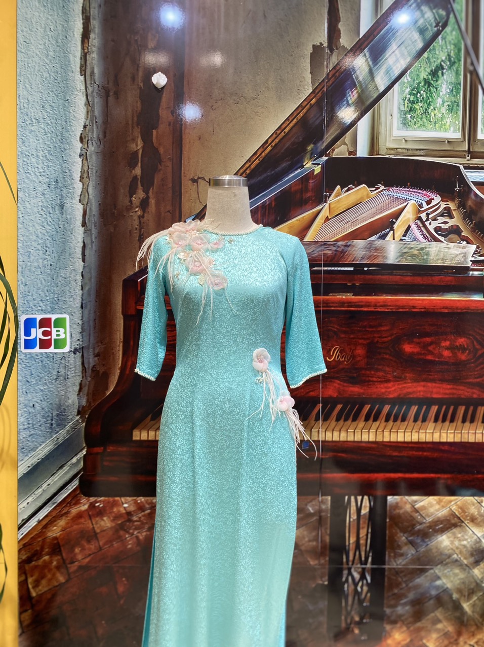 TT0174 - Áo dài tơ tằm xanh đính hoa dải hồng