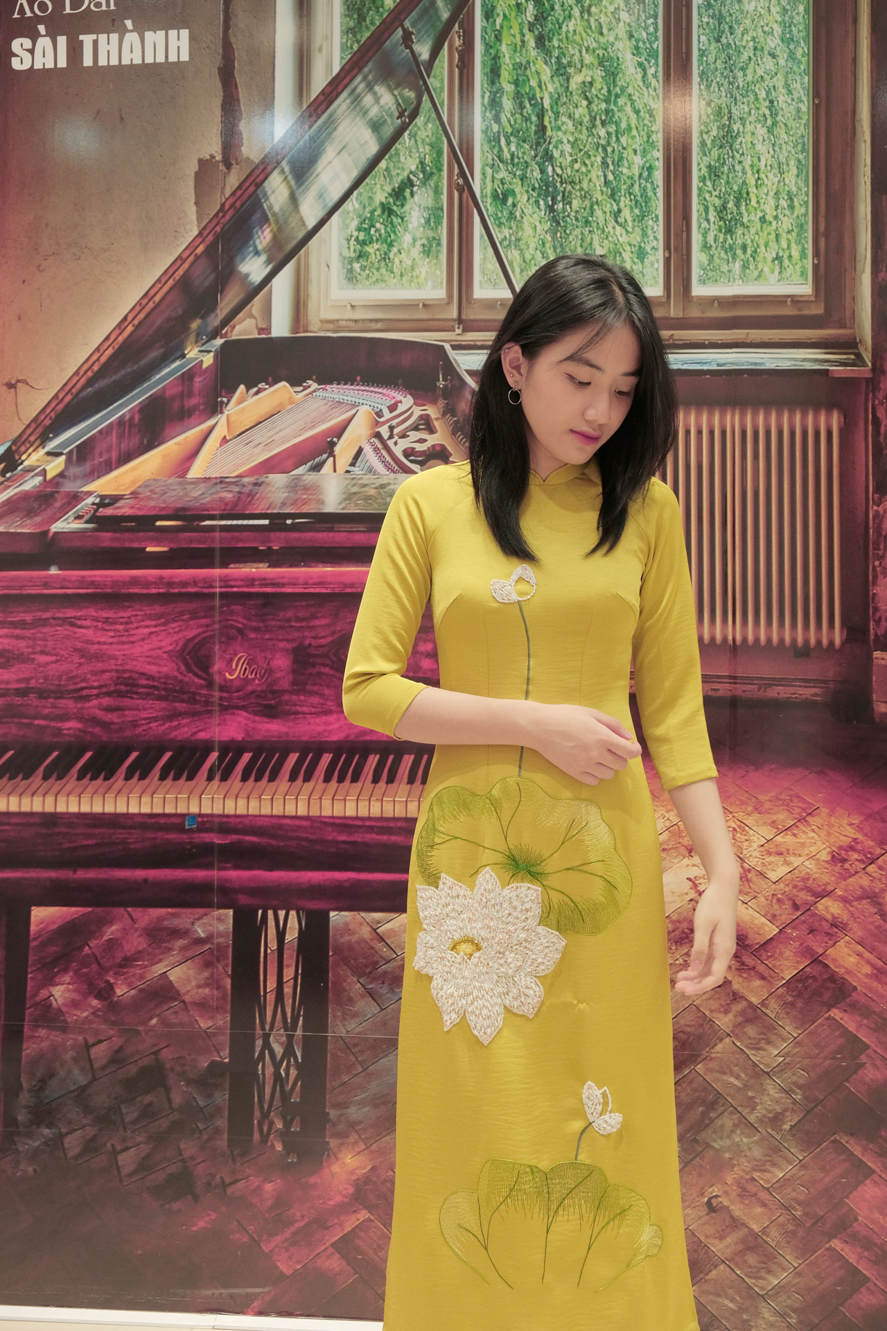 CT0001-Áo dài cách tân kết hoa sen pha lê