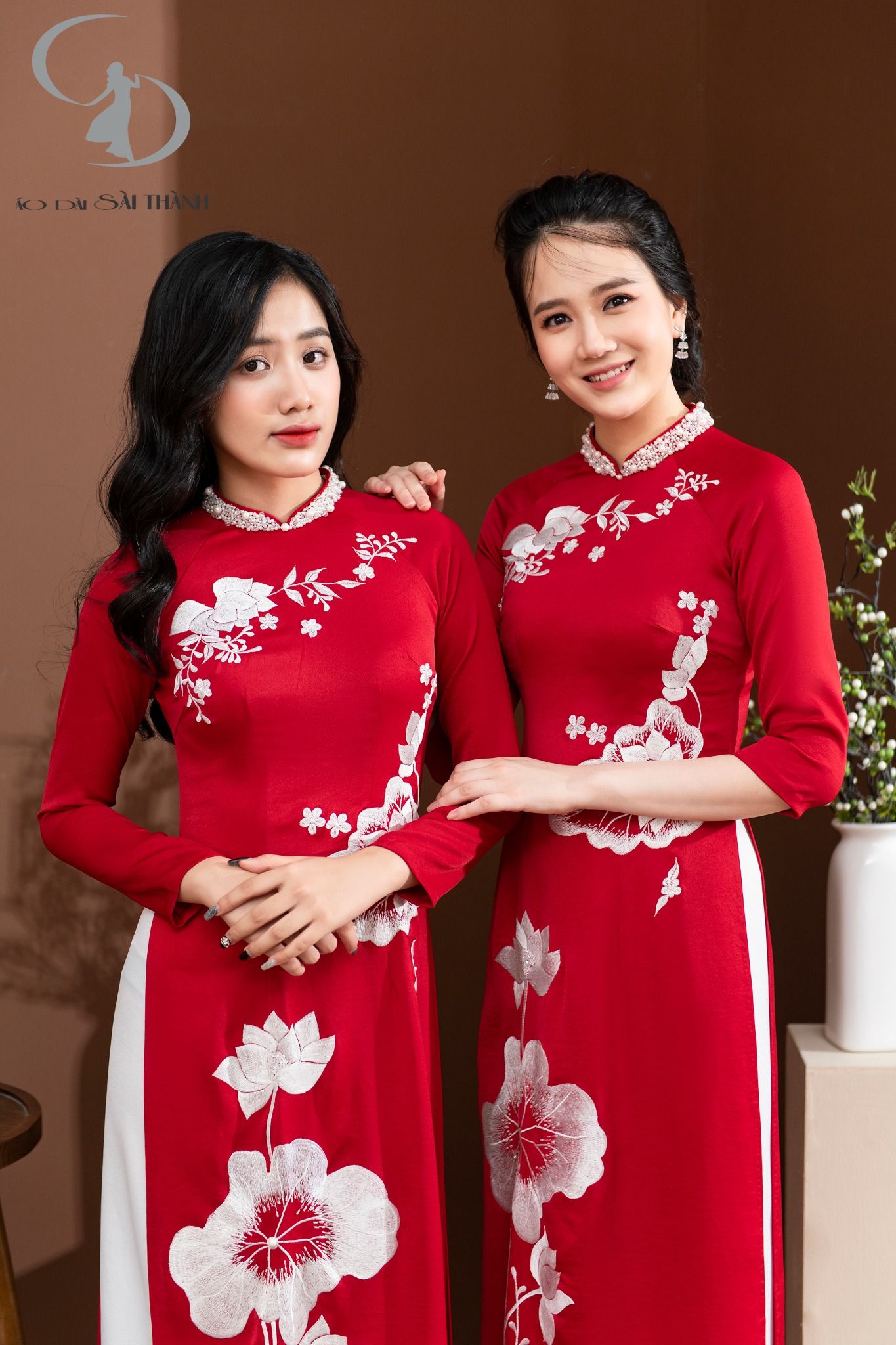 TT0104 - Áo dài thêu sen trắng