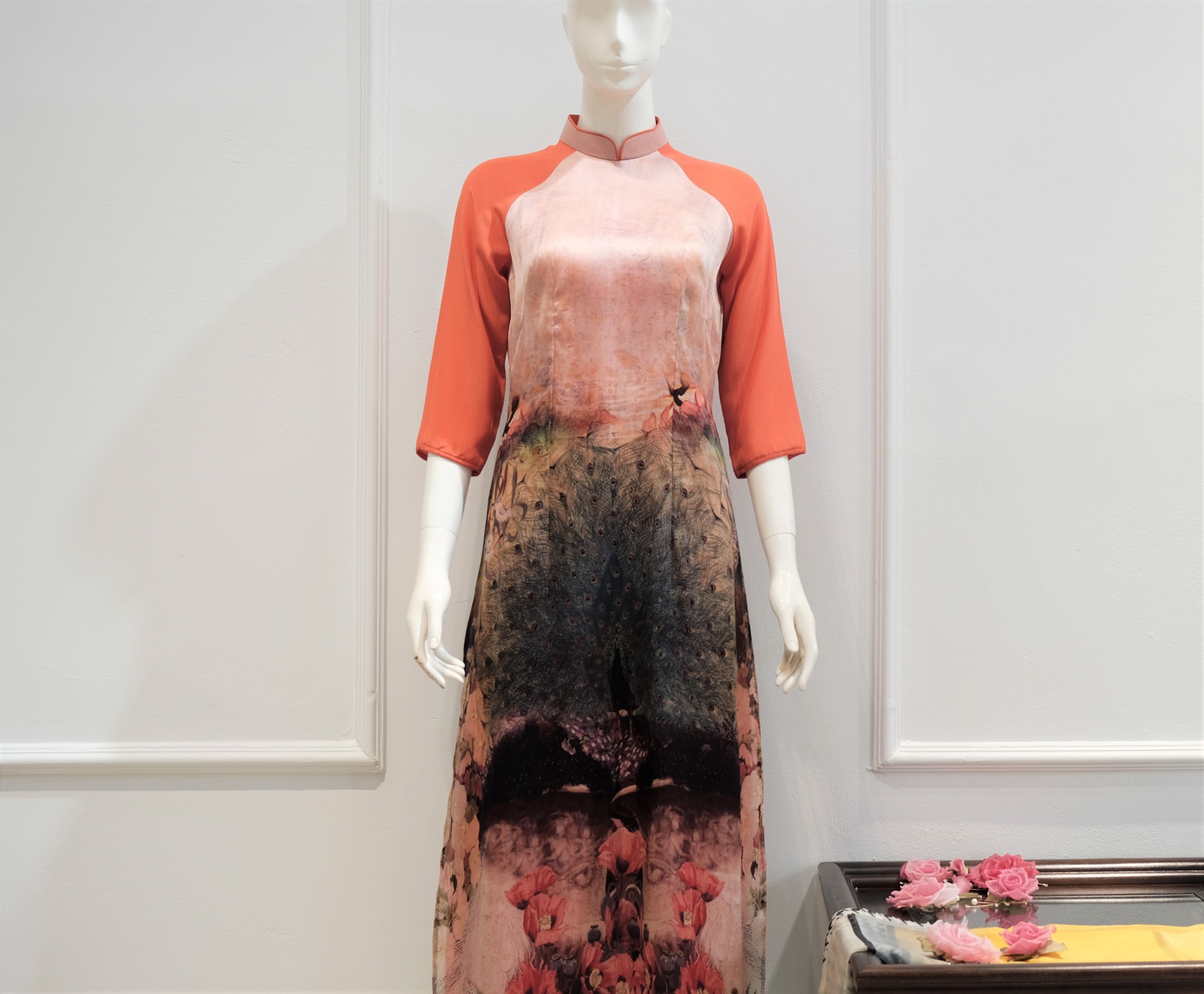 CT0006-Áo dài cách tân oganra cam họa tiết đuôi công