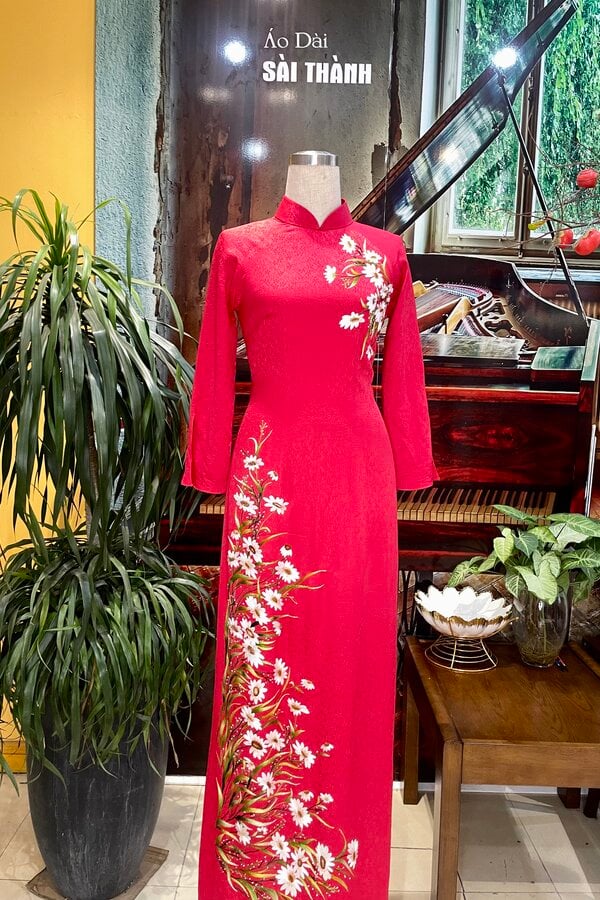 TT0177 - Áo dài tơ tằm đỏ thêu tay hoa cúc họa mi