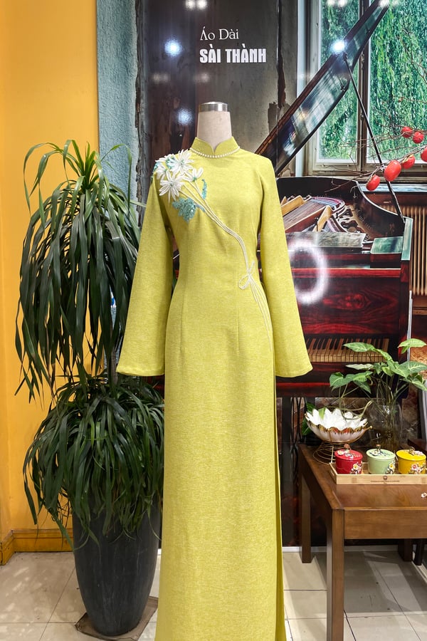 TT0176 - Áo dài gỗ sồi đính hoa màu xanh cốm