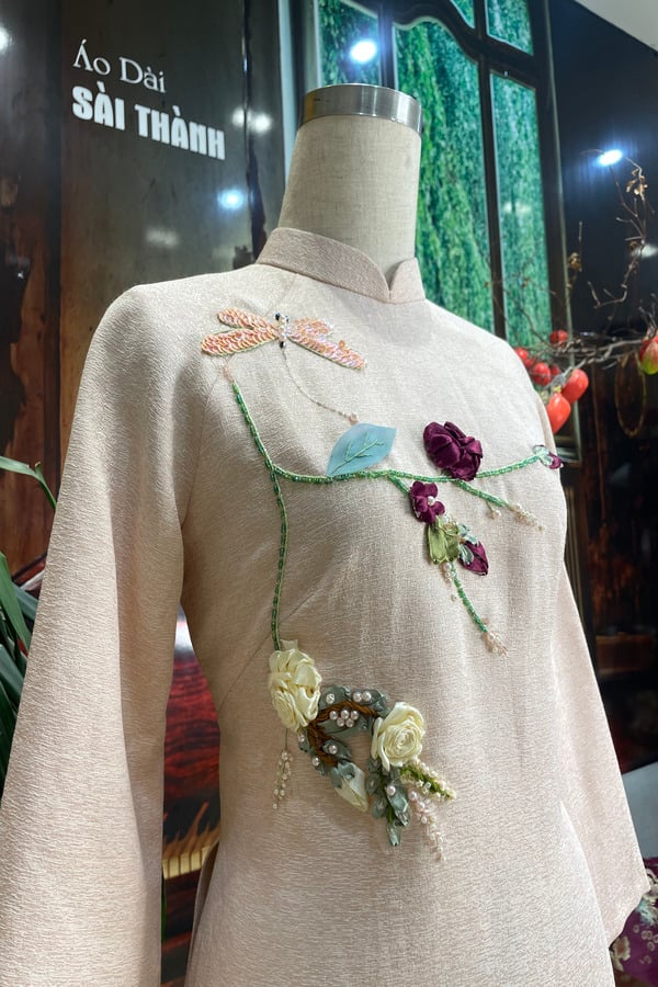 TT0175 - Áo dài gỗ sồi đính hoa màu hồng