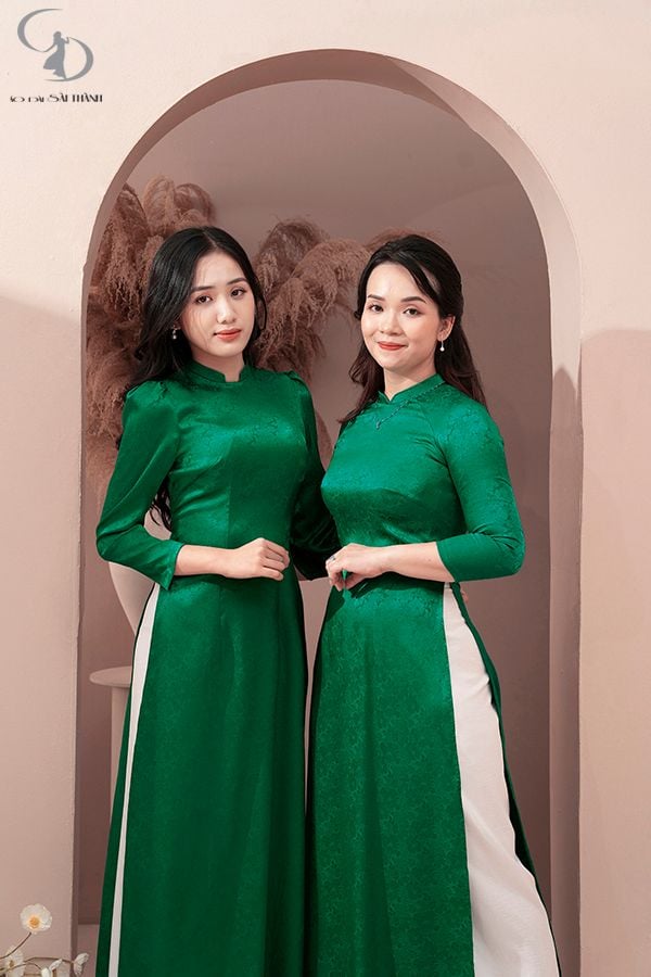 TT0117 - Áo dài gấm hoa hồng nhỏ xanh lá