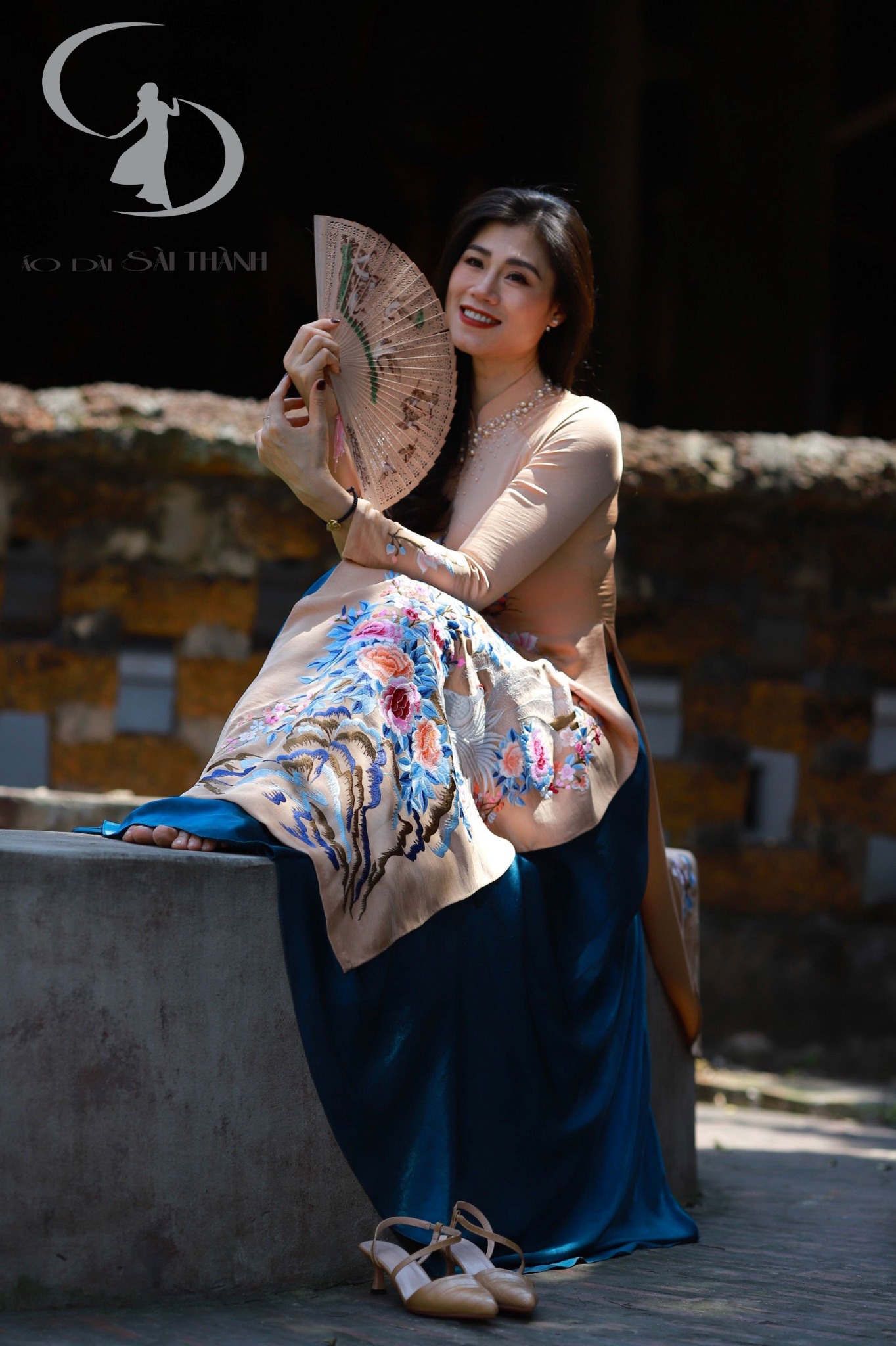 TT0085 - Áo dài thêu hoa ngũ sắc