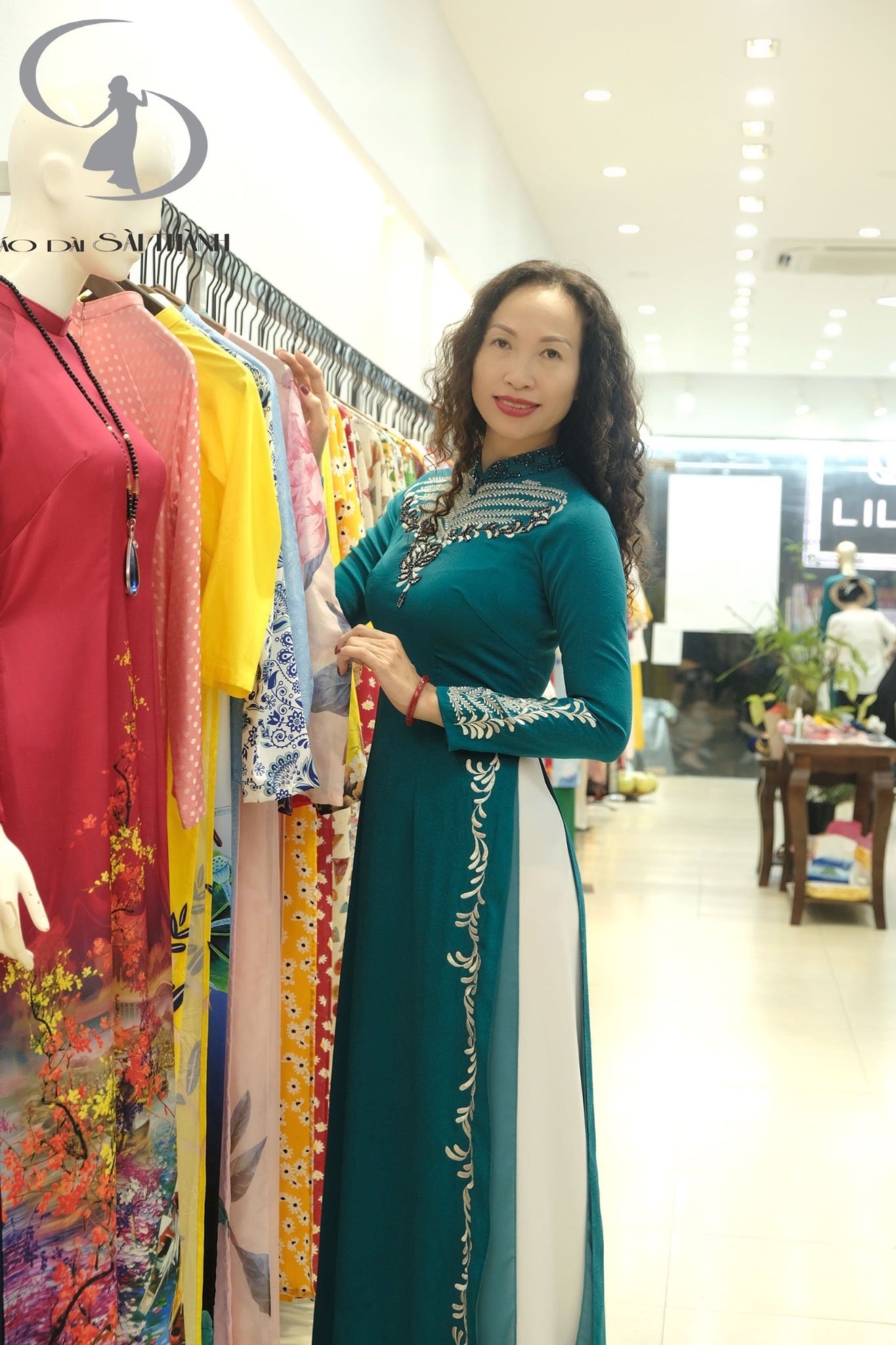 TT0089- Áo dài thêu chỉ bạc tà